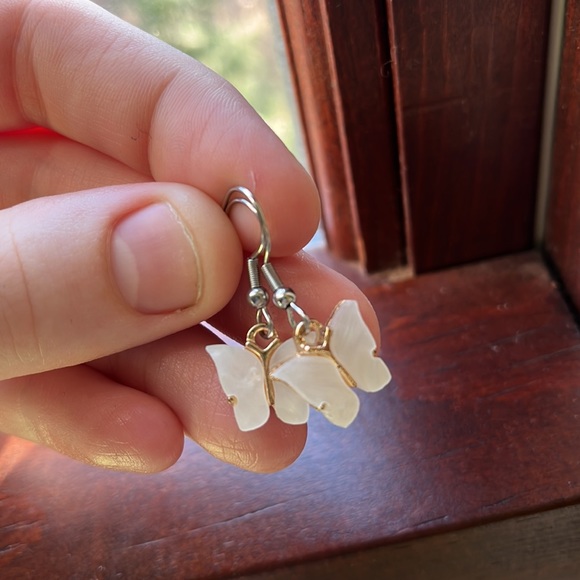 White butterfly earrings - Picture 4 of 5